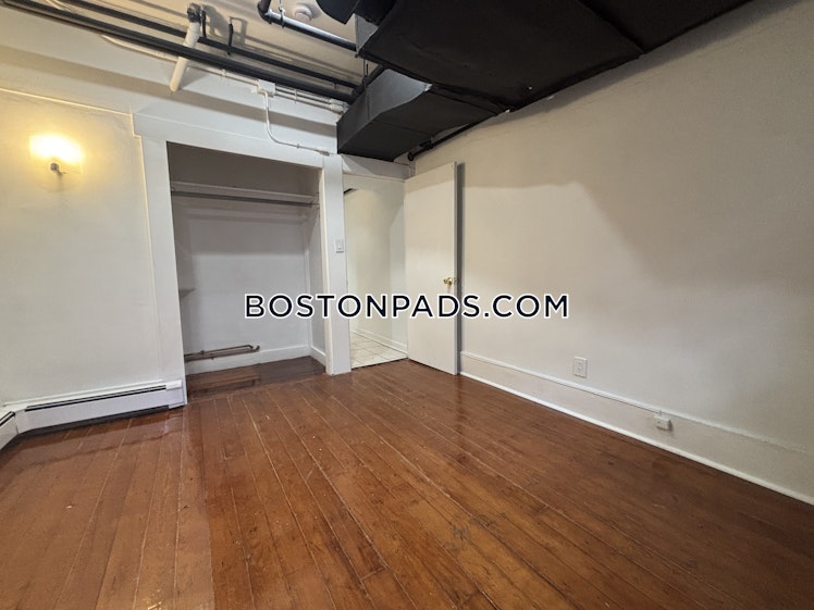 Commonwealth Ave., Boston