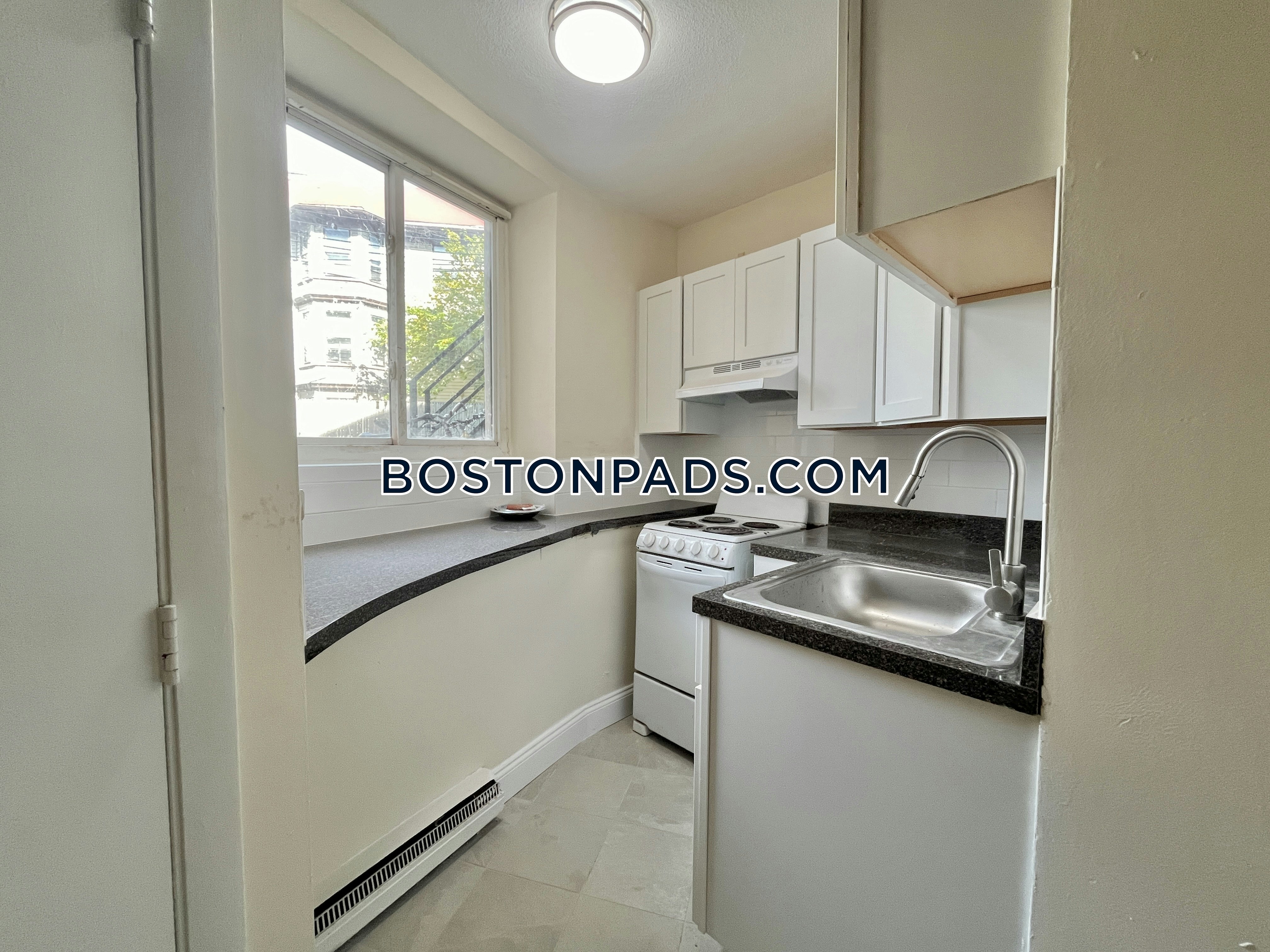 Boston - 0 Beds, 1 Baths