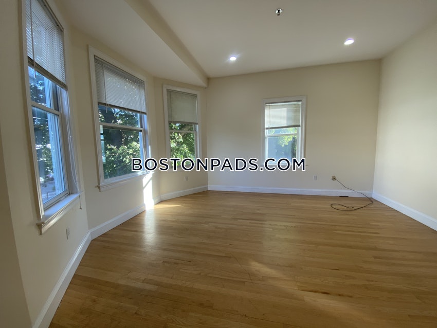 BOSTON - ALLSTON - 3 Beds, 2 Baths - Image 8