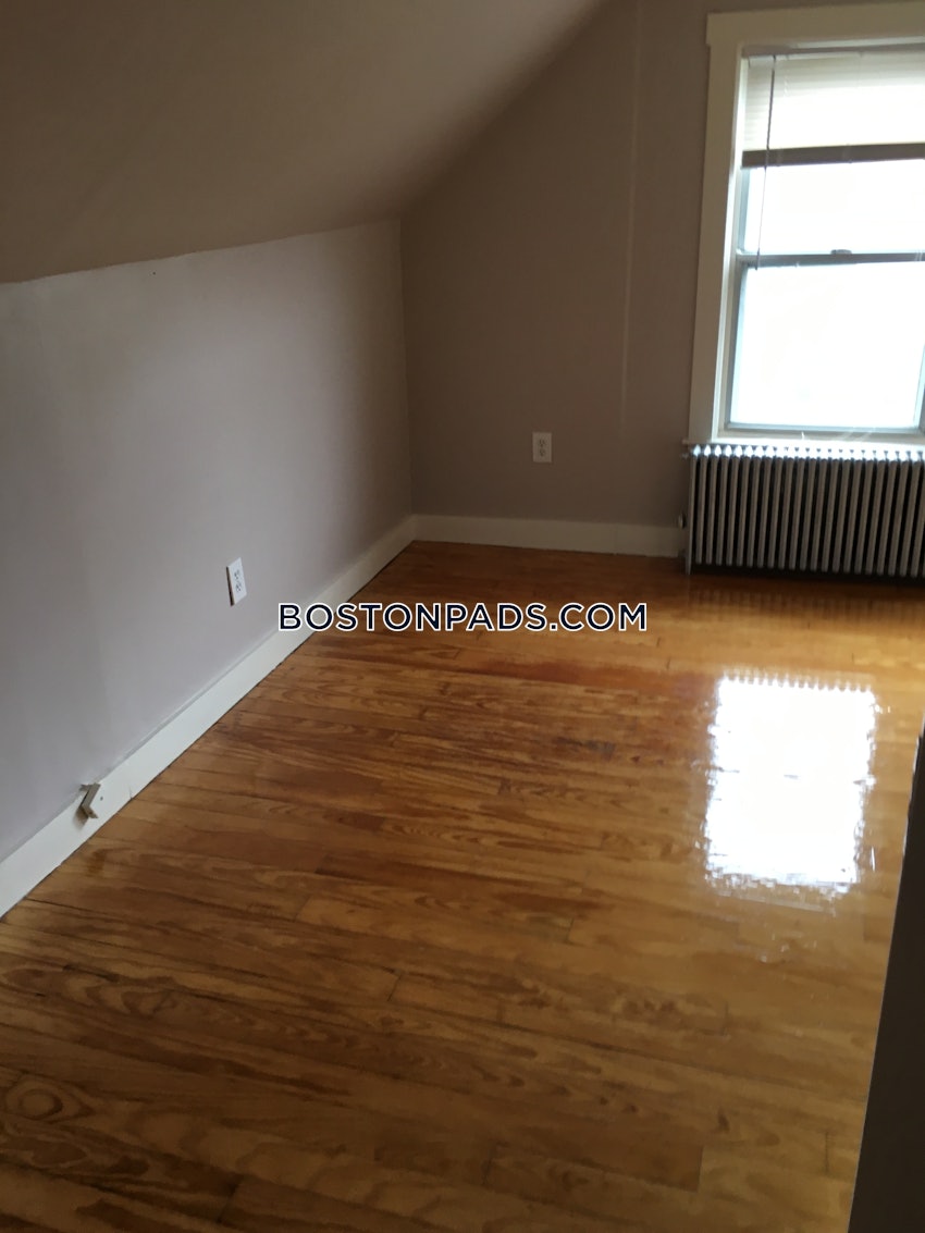 MEDFORD - TUFTS - 5 Beds, 2 Baths - Image 30