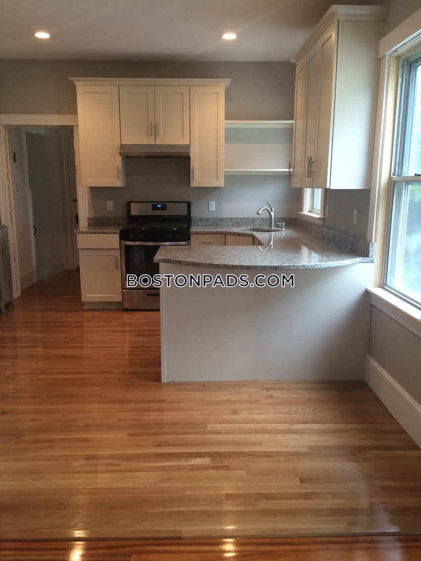 MEDFORD - TUFTS - 5 Beds, 2 Baths - Image 35