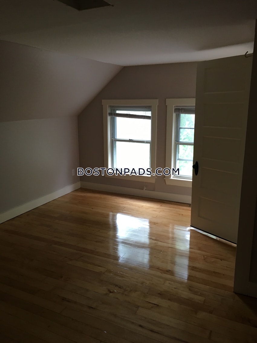 MEDFORD - TUFTS - 5 Beds, 2 Baths - Image 23