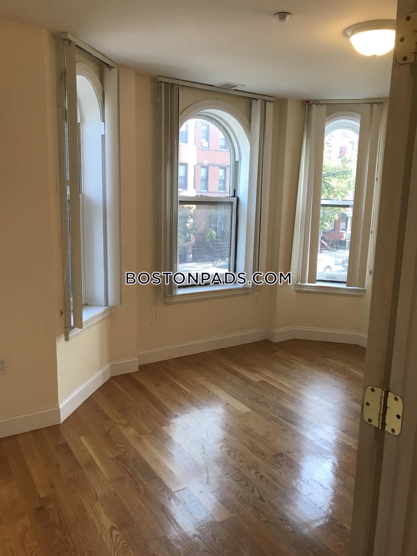 BOSTON - NORTHEASTERN/SYMPHONY - 3 Beds, 1 Bath - Image 5