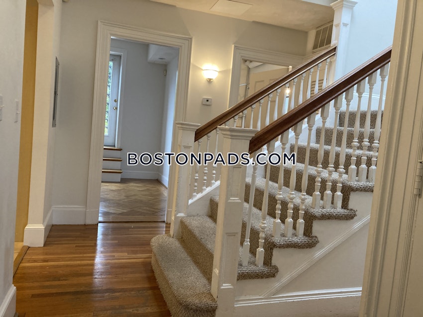 BROOKLINE- WASHINGTON SQUARE - 3 Beds, 2 Baths - Image 12