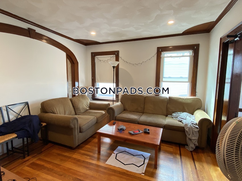 MEDFORD - TUFTS - 3 Beds, 1 Bath - Image 1