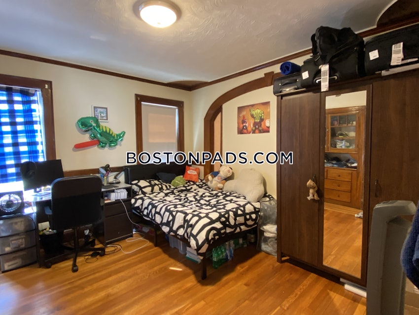 MEDFORD - TUFTS - 3 Beds, 1 Bath - Image 4