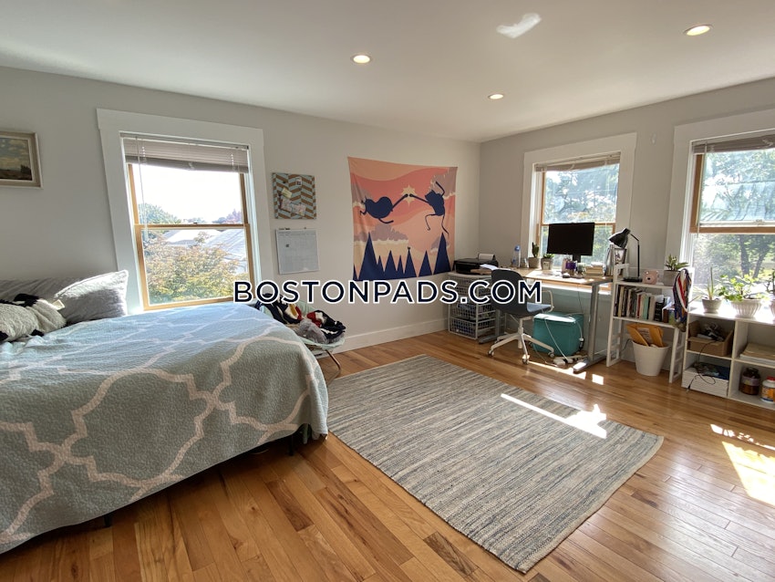 MEDFORD - TUFTS - 5 Beds, 2 Baths - Image 30