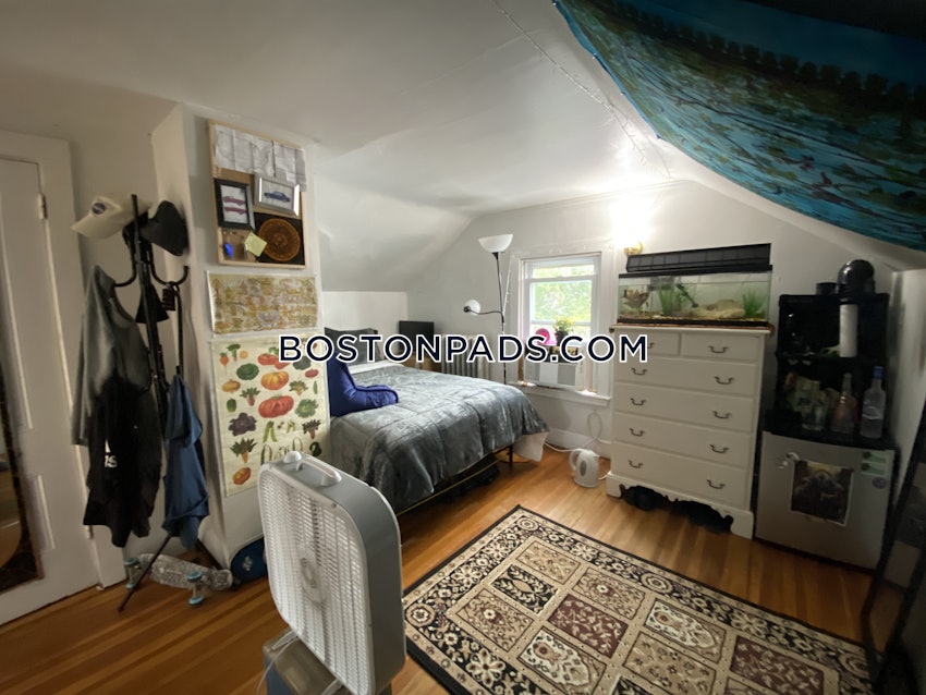 SOMERVILLE - TUFTS - 5 Beds, 1 Bath - Image 33