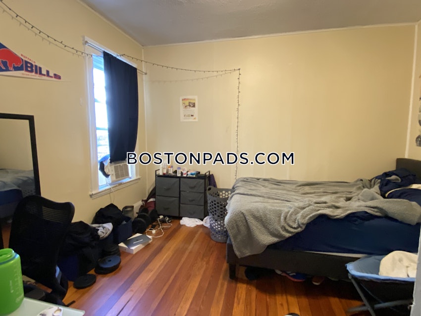 SOMERVILLE - TUFTS - 4 Beds, 1 Bath - Image 10