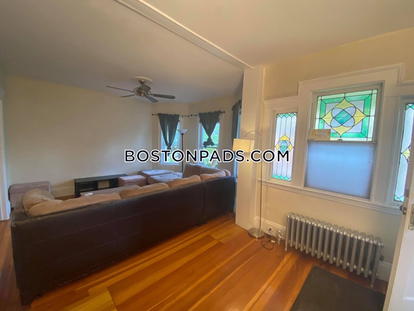 SOMERVILLE - TUFTS - 4 Beds, 1 Bath - Image 7