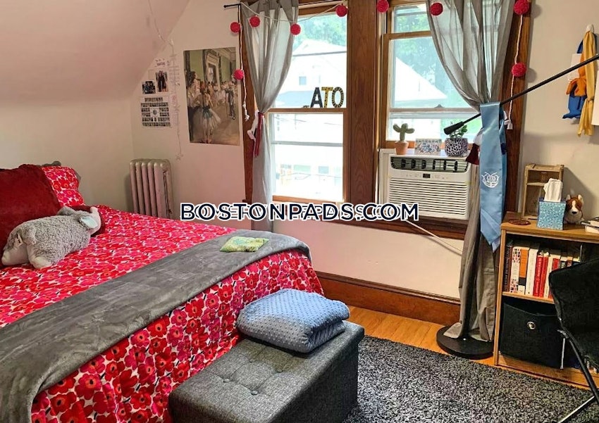 SOMERVILLE - TUFTS - 5 Beds, 1 Bath - Image 14