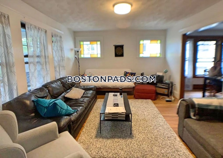 SOMERVILLE - TUFTS - 5 Beds, 1 Bath - Image 1