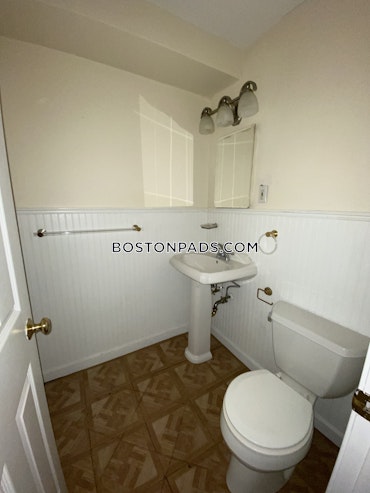 Boston - 4 Beds, 2.5 Baths