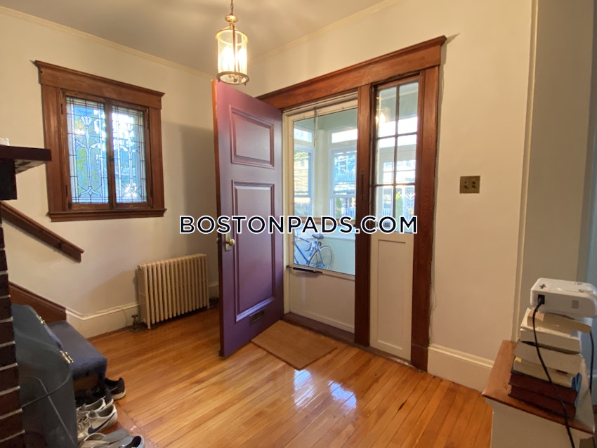 SOMERVILLE - TUFTS - 5 Beds, 2.5 Baths - Image 29