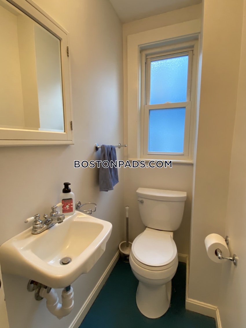 SOMERVILLE - TUFTS - 5 Beds, 2.5 Baths - Image 38