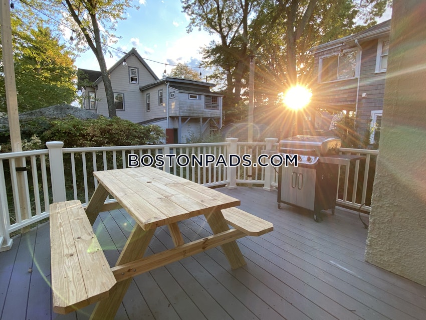 SOMERVILLE - TUFTS - 5 Beds, 2.5 Baths - Image 37