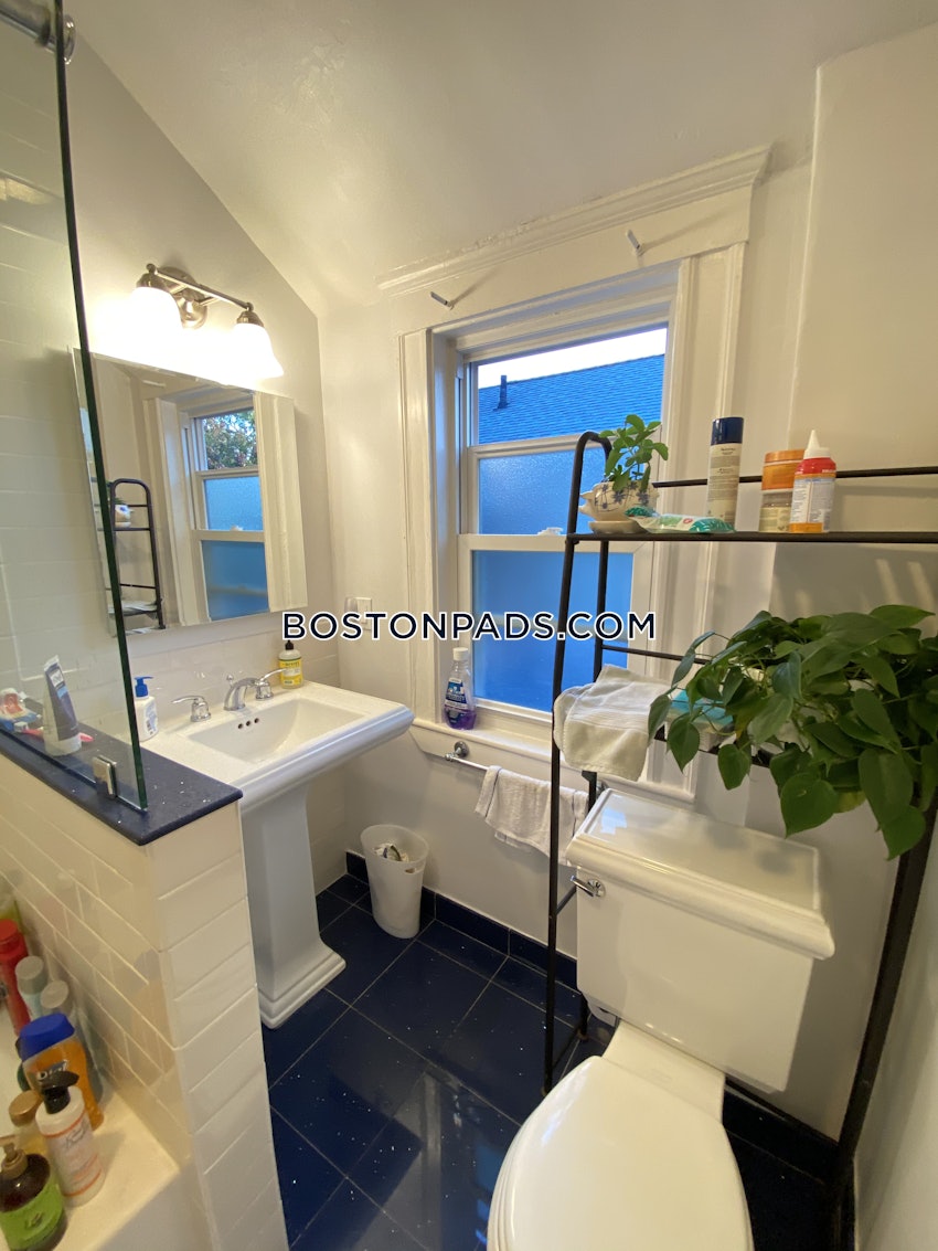 SOMERVILLE - TUFTS - 5 Beds, 2.5 Baths - Image 47