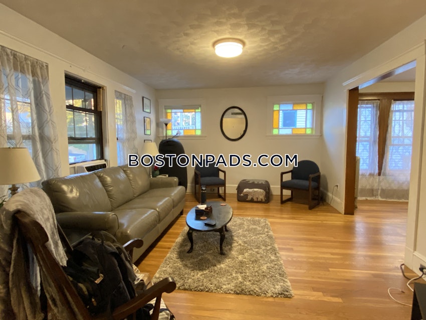 SOMERVILLE - TUFTS - 5 Beds, 1 Bath - Image 2