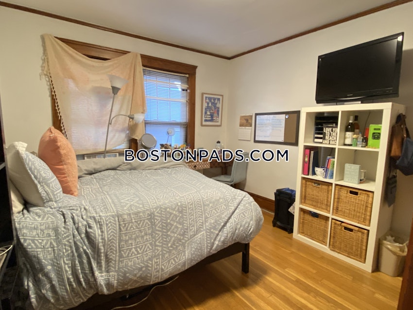 SOMERVILLE - TUFTS - 5 Beds, 1 Bath - Image 20