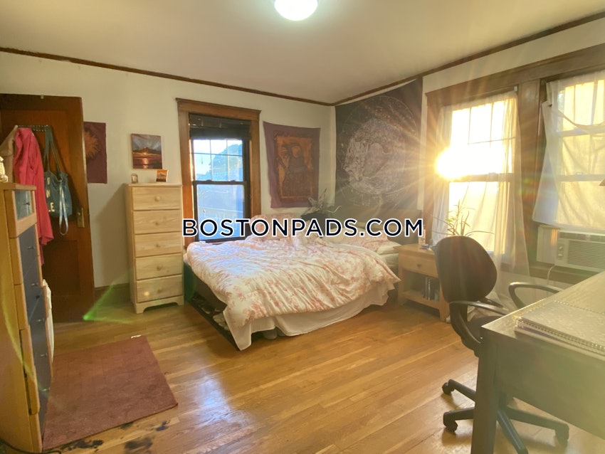 SOMERVILLE - TUFTS - 5 Beds, 1 Bath - Image 18