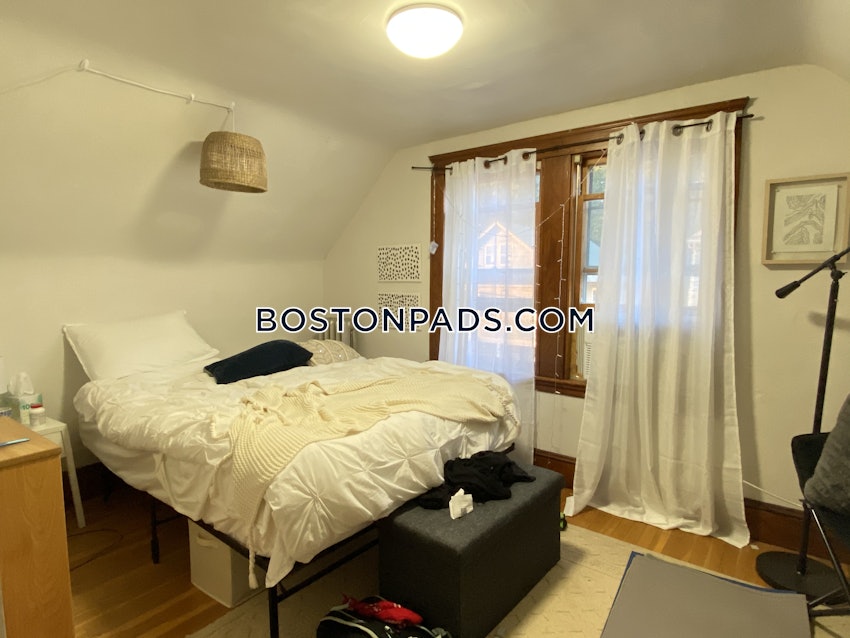 SOMERVILLE - TUFTS - 5 Beds, 1 Bath - Image 16