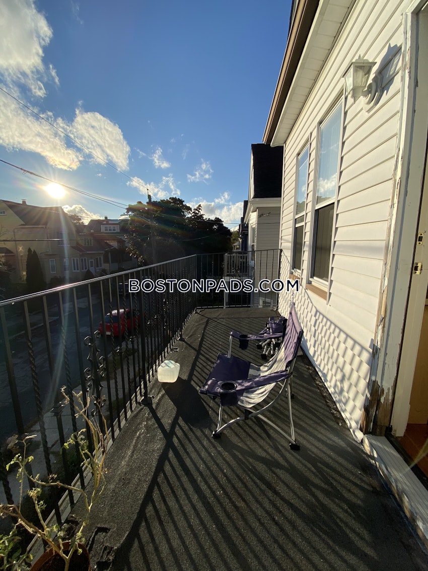 MEDFORD - TUFTS - 5 Beds, 2 Baths - Image 21