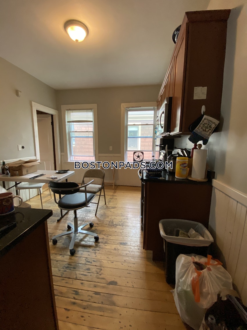 MEDFORD - TUFTS - 4 Beds, 1 Bath - Image 14