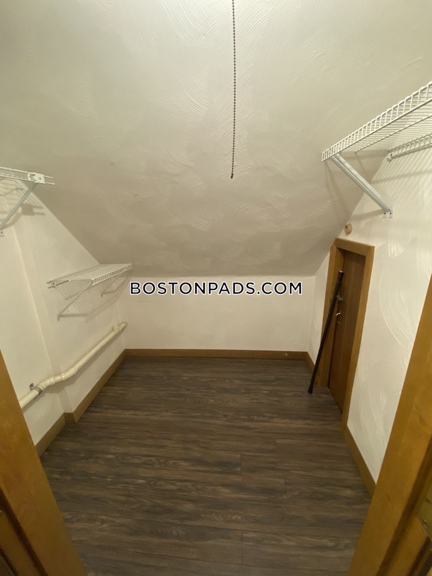 MEDFORD - TUFTS - 5 Beds, 2 Baths - Image 73