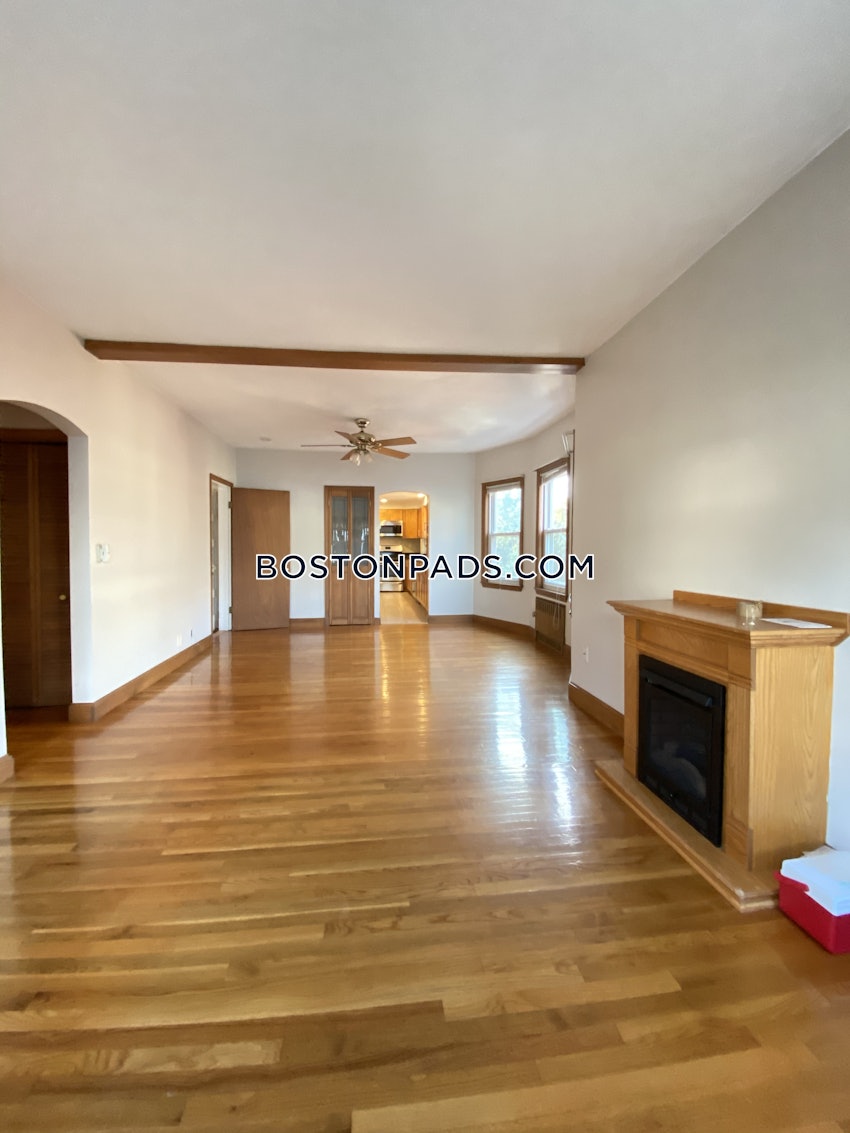 MEDFORD - TUFTS - 5 Beds, 2 Baths - Image 70