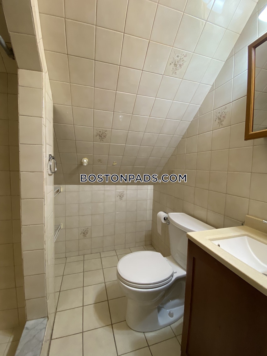 MEDFORD - TUFTS - 5 Beds, 2 Baths - Image 104