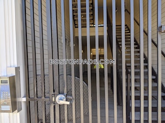 Hawthorne Way. Lawrence