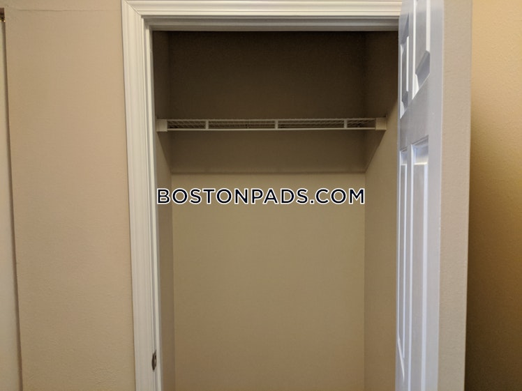 Hawthorne Way., Lawrence