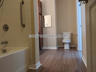 Hawthorne Way. Lawrence