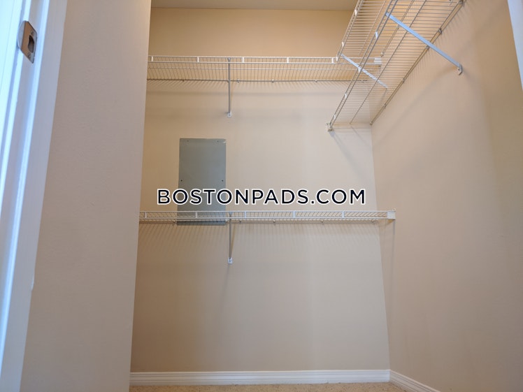 Hawthorne Way., Lawrence