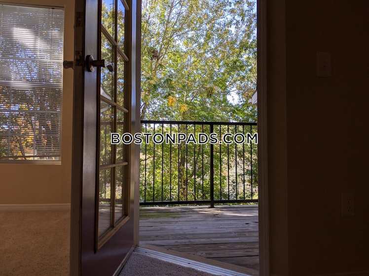 Hawthorne Way., Lawrence