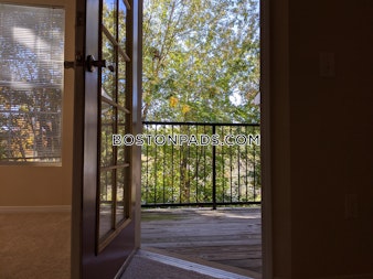 Hawthorne Way. Lawrence