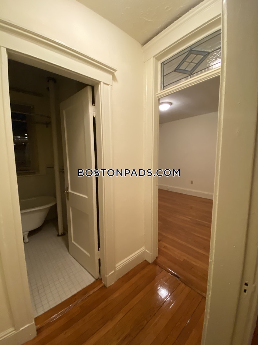 BOSTON - FENWAY/KENMORE - 1 Bed, 1 Bath - Image 21