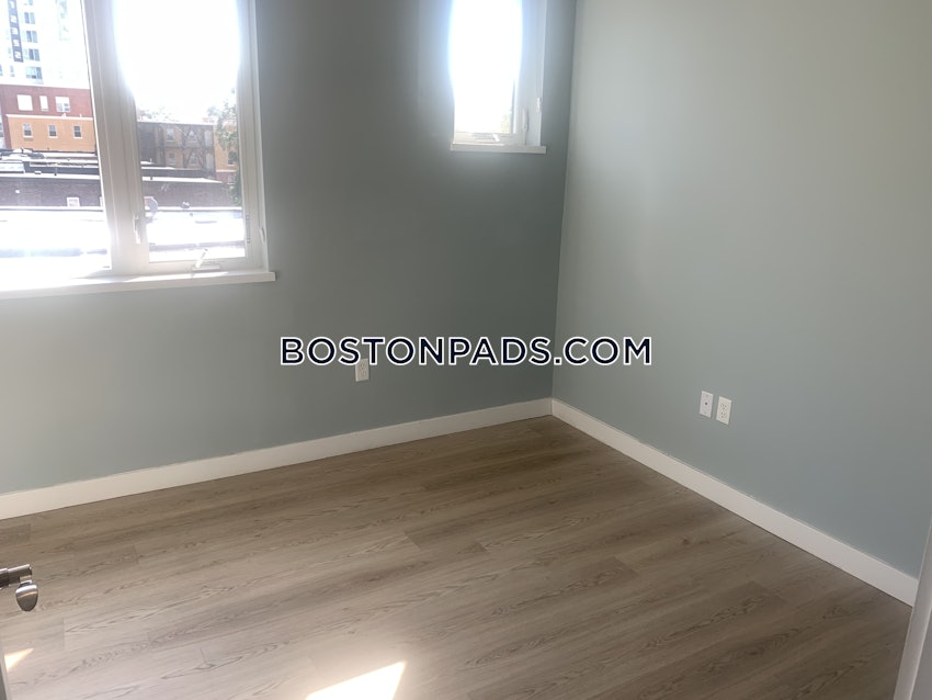 BOSTON - MISSION HILL - 3 Beds, 2 Baths - Image 15