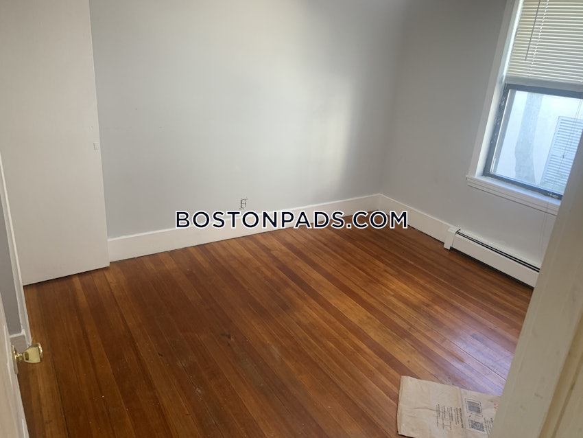 REVERE - 3 Beds, 1 Bath - Image 17