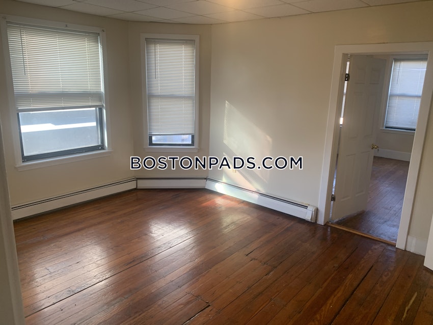 REVERE - 3 Beds, 1 Bath - Image 14