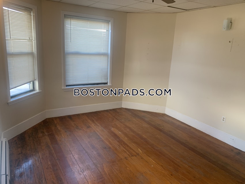 REVERE - 3 Beds, 1 Bath - Image 2