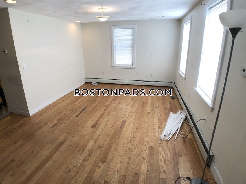 BOSTON - FORT HILL - 5 Beds, 2 Baths - Image 12