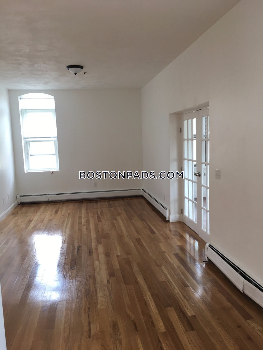 CHELSEA - 3 Beds, 2 Baths - Image 10