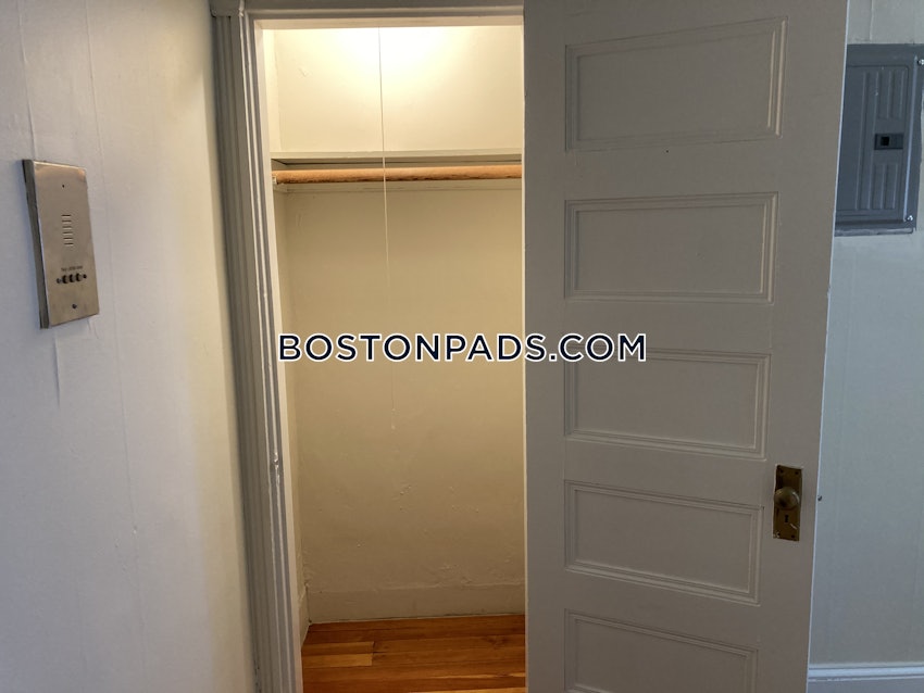 BROOKLINE- WASHINGTON SQUARE - 2 Beds, 1 Bath - Image 17