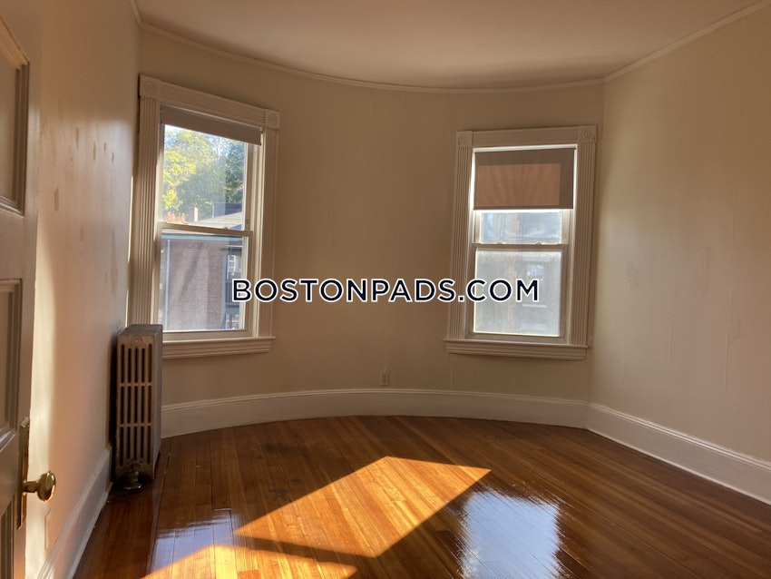 BROOKLINE- WASHINGTON SQUARE - 2 Beds, 1 Bath - Image 11