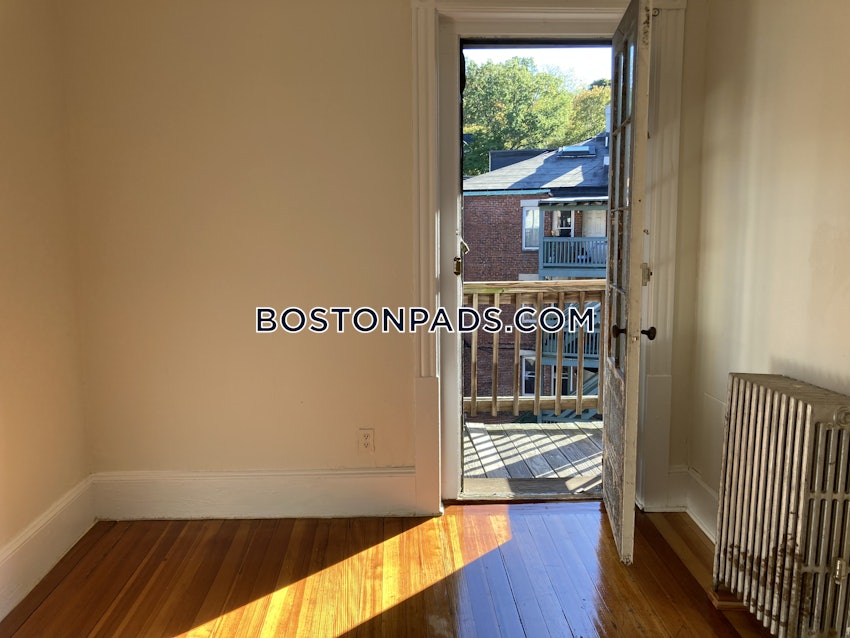 BROOKLINE- WASHINGTON SQUARE - 2 Beds, 1 Bath - Image 6