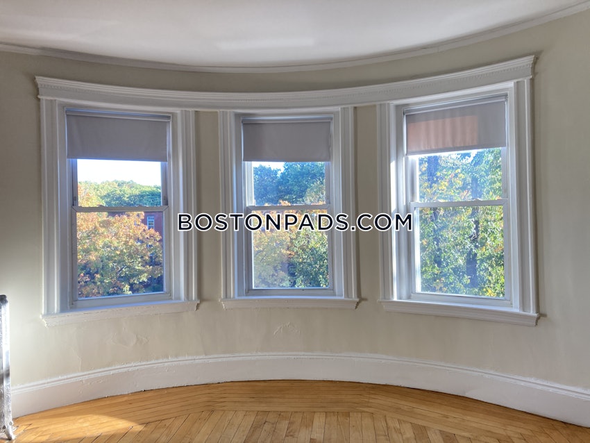 BROOKLINE - CLEVELAND CIRCLE - 2 Beds, 1 Bath - Image 8