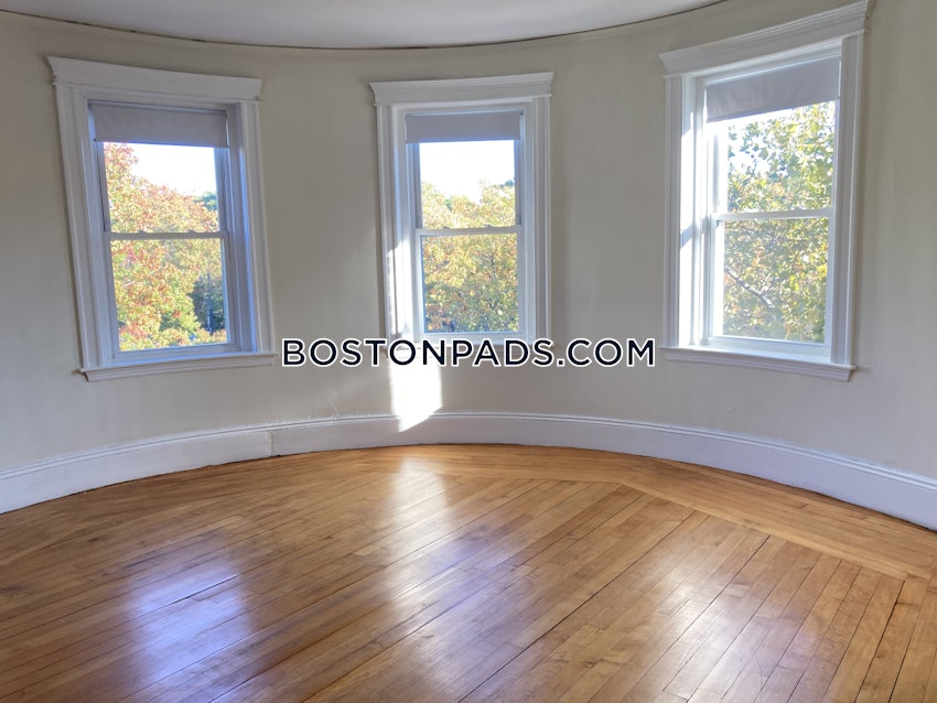 BROOKLINE - CLEVELAND CIRCLE - 2 Beds, 1 Bath - Image 8