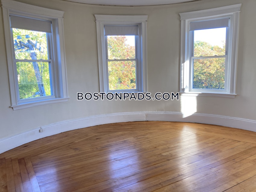 BROOKLINE - CLEVELAND CIRCLE - 2 Beds, 1 Bath - Image 7