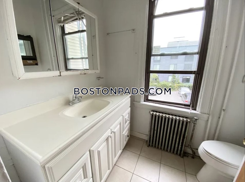 BOSTON - MISSION HILL - 4 Beds, 1 Bath - Image 10